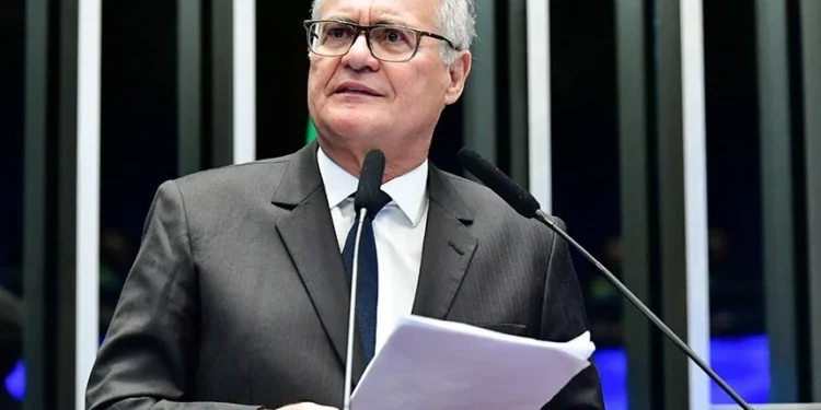 Renan deixa CPMI do INSS e enfraquece tropa de choque do governo