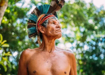 Há décadas, indígenas são afetads pelas consequências do garimpo de ouro na Floresta Amazônica, como o risco de intoxicação por mercúrio • Brastock Images/GettyImages