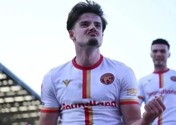 Jogador inglês é suspenso após apostar mais de 2 mil vezes; entenda