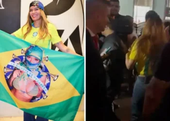 Karol G conhece tradicional bar de São Paulo; veja como foi