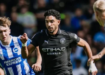 Omar Marmoush sofre lesão no joelho e desfalca City no clássico de domingo
