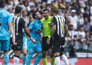 Dia de Neymar na Arena MRV tem vaias, fotos, chances incríveis e “treta”