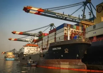 Com tarifaço, exportações do Brasil aos EUA caem 18% em agosto