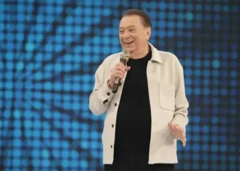 Raul Gil recebe alta após cinco dias internado em SP