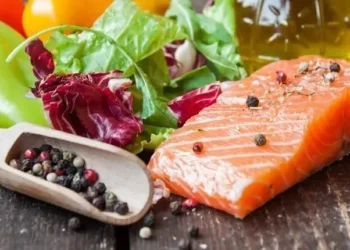 Dieta Mediterrânea protege saúde bucal e previne demência, diz estudo