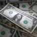 Dólar e Ibovespa rondam estabilidade com julgamento de Bolsonaro em foco