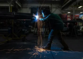 Encomendas à indústria nos EUA caem 1,3% em julho ante junho