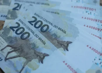 Juros futuros sobem influenciados por recuperação dos Treasuries