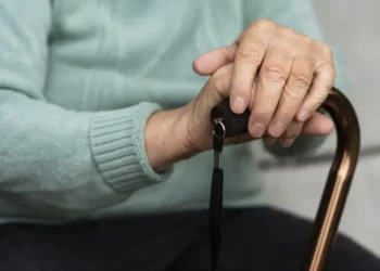 Limitação física é o maior medo do brasileiro ao envelhecer, mostra estudo