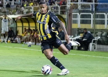 Ex-Vasco volta a jogar na Série B após mais de dois anos banido do futebol