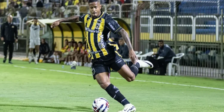 Ex-Vasco volta a jogar na Série B após mais de dois anos banido do futebol