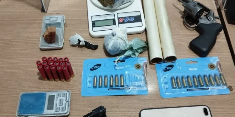 Todos os envolvidos e o material apreendido foram encaminhados à Central de Flagrantes de Gurupi. - Foto: Ascom 4ºBPM