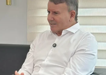 Descrição: Eduardo Siqueira Campos fará reforma  Crédito: T1 Notícias