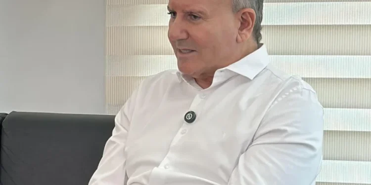 Descrição: Eduardo Siqueira Campos fará reforma Crédito: T1 Notícias