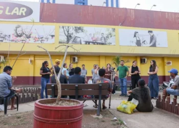 A roda de conversa foi realizada na tarde desta sexta-feira, 24, com equipe da Prefeitura e estudantes de Psicologia - Foto Francisco Barros