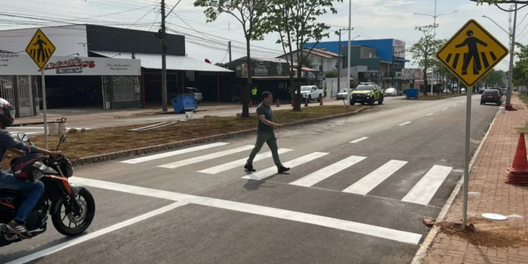 Além da sinalização, avenida do Jardim Aureny II recebeu novo pavimento – Foto Divulgação