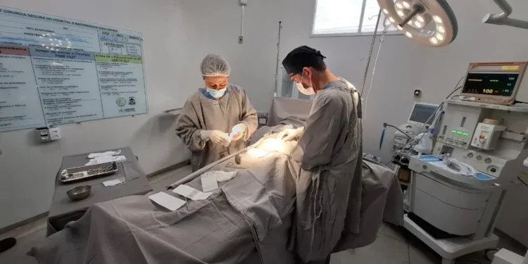 O primeiro curativo a vácuo do Dona Regina ocorreu na terça-feira, 21 - Divulgação SES-TO