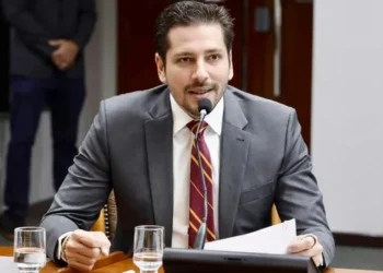 Parlamentar apresentou mais de 30 emendas para áreas como saúde, educação, segurança pública e infraestrutura. - Imagem: Clayton Cristus/Dicom Aleto