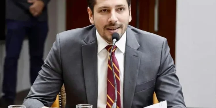 Parlamentar apresentou mais de 30 emendas para áreas como saúde, educação, segurança pública e infraestrutura. - Imagem: Clayton Cristus/Dicom Aleto