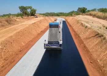 Governo do Tocantins avança para a etapa final da pavimentação do Trevo da Praia, em Gurupi, com conclusão prevista para novembro. (Crédito foto: Edes Pereira/Governo do Tocantins)
