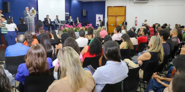 Governador Laurez Moreira participou nesta quinta-feira, 2, do lançamento da Escola de Conselhos para fortalecer formação de profissionais de proteção a crianças e adolescentes - Crédito: Antonio Gonçalves/Governo do Tocantins