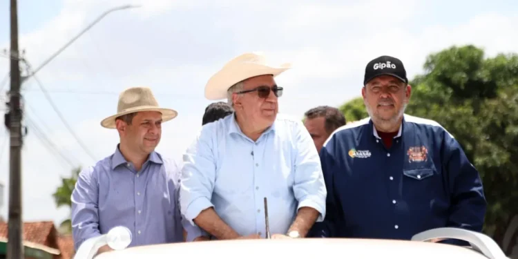 Governador do Tocantins, Laurez Moreira, participou neste sábado da 29ª Cavalgada de Ananás, que integra a programação do aniversário de 62 anos do município - Ademir dos Anjos/Governo do Tocantins