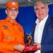 Governador
 Laurez Moreira recebeu homenagem do comandante-geral do Corpo de Bombeiros, coronel Thiago Franco Santana - Ademir dos Anjos/Governo do Tocantins