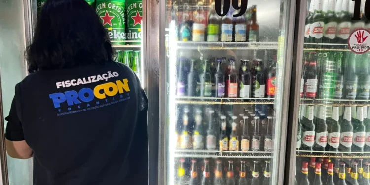 Procon Tocantins realiza a operação “De Olho no Copo – Dia D” e apreende mais de 800 produtos vencidos em todo o Estado