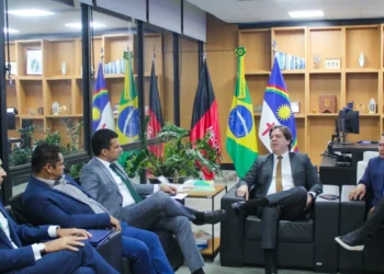Titular da Seduc, Hercules Jackson, em reunião no Ministério das Comunicações  - Foto: Samara Cruz/Governo do Tocantins
