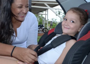 O uso correto da cadeirinha reduz em até 70% o risco de morte em acidentes de trânsito. Créditos: Felix Carneiro/Governo do Tocantins