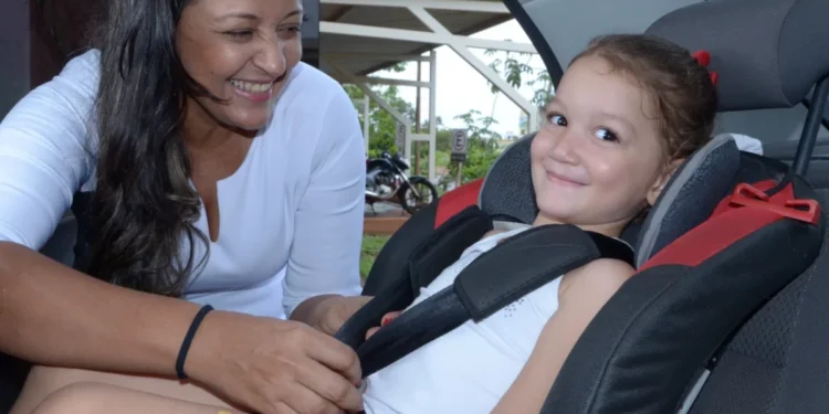 O uso correto da cadeirinha reduz em até 70% o risco de morte em acidentes de trânsito. Créditos: Felix Carneiro/Governo do Tocantins