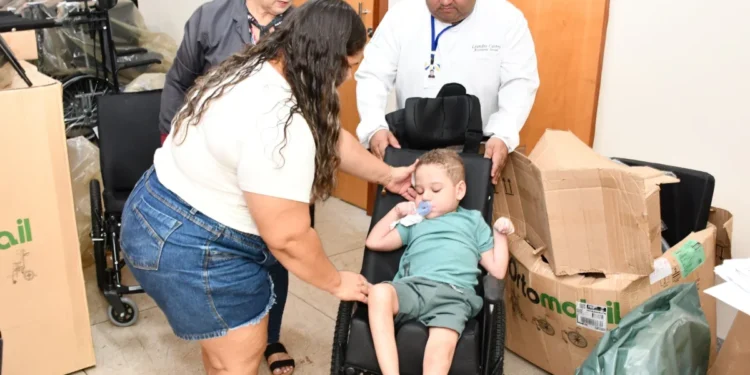 Entrega Caderiras de Roda CER - Foto André Araújo