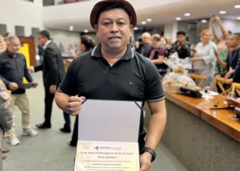 Natural de Mossoró (RN), "Xico" comanda um projeto com 2 milhões de visualizações nas redes: Xico TV.
Créditos da imagem: Amanda Germiniani/Ascom A.C.