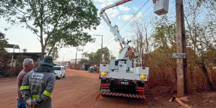 Instalação da luminárias em LED no setor Lago Norte começaram nesta terça-feira, 7 – Foto Divulgação