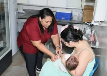 Mais de 200 doses foram aplicadas em crianças menores de cinco anos – Foto Francisco Barros