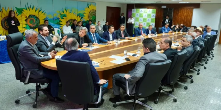 Olyntho reuniu representantes do Legislativo, Executivo, Judiciário, TCE, MPTO e DPE-TO para discutir o orçamento do próximo ano - Ascom/Olyntho