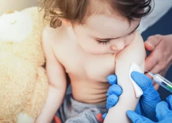 A vacina contra a poliomielite é indicada para todas as crianças menores de cinco anos