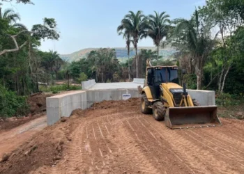 Ponte em concreto armado com vigas pré-moldadas substitui antiga estrutura de madeira Foto Divulgação