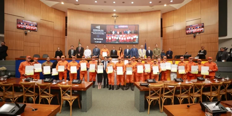 Sessão solene na Assembleia Legislativa homenageou o Corpo de Bombeiros Militar do Tocantins pelo Dia Nacional do Bombeiro Militar, reconhecendo a dedicação de homens e mulheres que servem ao Estado com excelência.