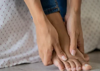 Por que cuidar dos pés é essencial para o bem-estar do corpo todo
