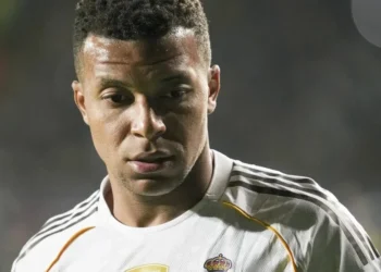 Mbappé reclama de desempenho após fazer três gols: “Quero marcar 5”