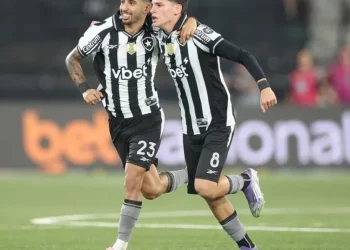 Botafogo e Bahia duelam por vaga no G-4: saiba onde assistir