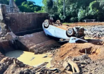 Situação do veículo após acidente em Caseara — Foto: Divulgação/Polícia Civil