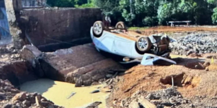 Situação do veículo após acidente em Caseara — Foto: Divulgação/Polícia Civil