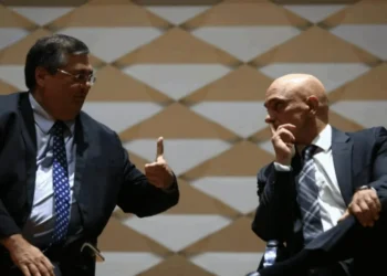 Moraes pede para Dino marcar julgamento de núcleo 3 da trama golpista