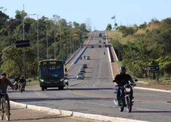 Ponte do Aureny III - avenida Teotônio Segurado, em Palmas — Foto: Djavan Barbosa/TV Anhanguera