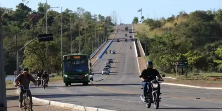 Ponte do Aureny III - avenida Teotônio Segurado, em Palmas — Foto: Djavan Barbosa/TV Anhanguera