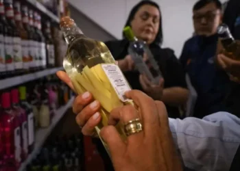 PR: Procon apreende 118 garrafas de bebidas suspeitas de falsificação