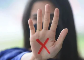 AL: mulher foge de casa com filho após ser mantida em cárcere privado