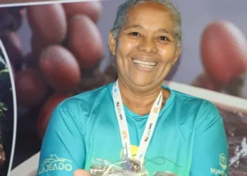 Da cozinha simples de Miracema ao palco internacional da ABAV: a doce saga de dona Antônia e o “Bolo Cacete”